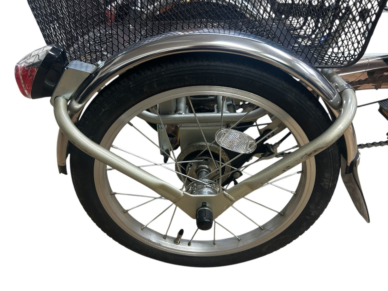 本体 バッテリー