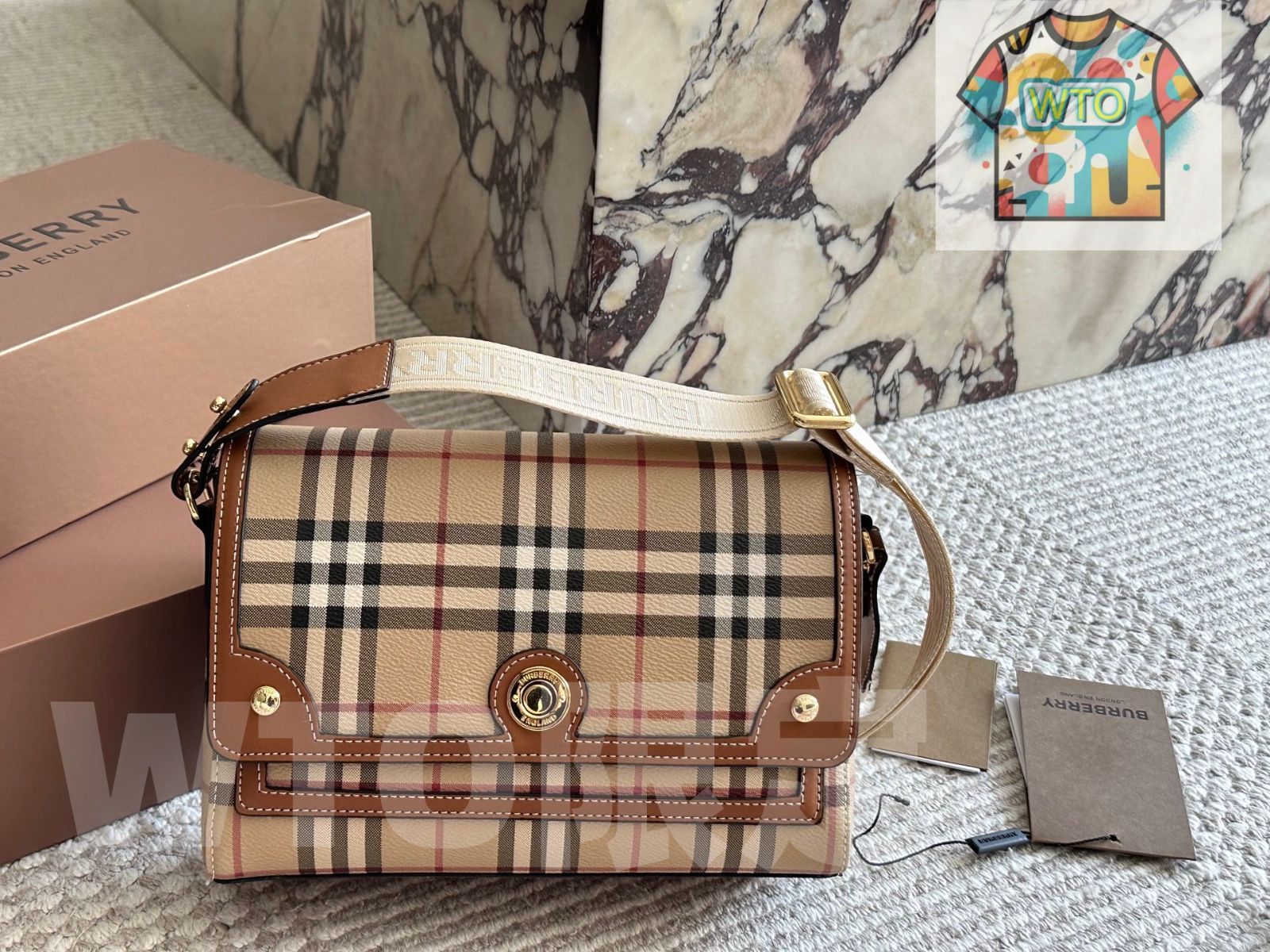 BURBERRY ダレス バック ホースロゴ ヴィンテージ キャメル BURBERRY ダレス バック ホースロゴ ヴィンテージ キャメル 2025