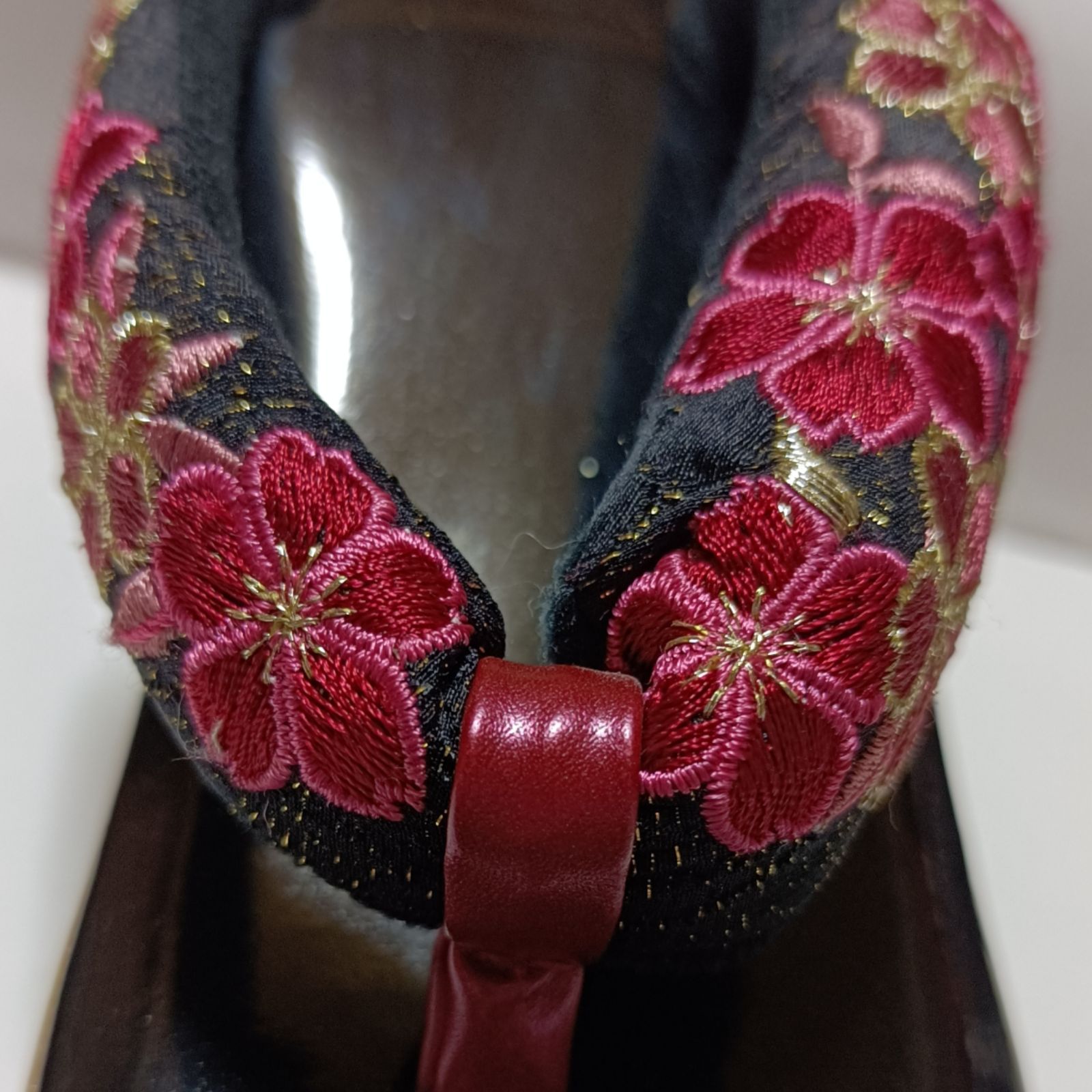 ヒール草履 黒台座 ラメ刺繍鼻緒 振袖 成人式 ポックリ - メルカリ