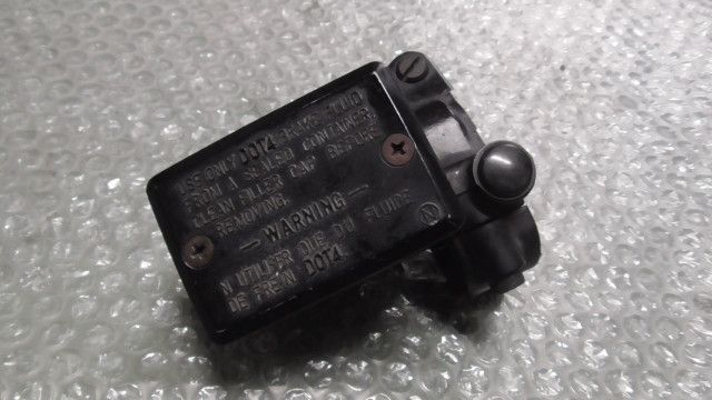 ZZR250 EX250H-A17xxx の マスターシリンダー:#1719559833