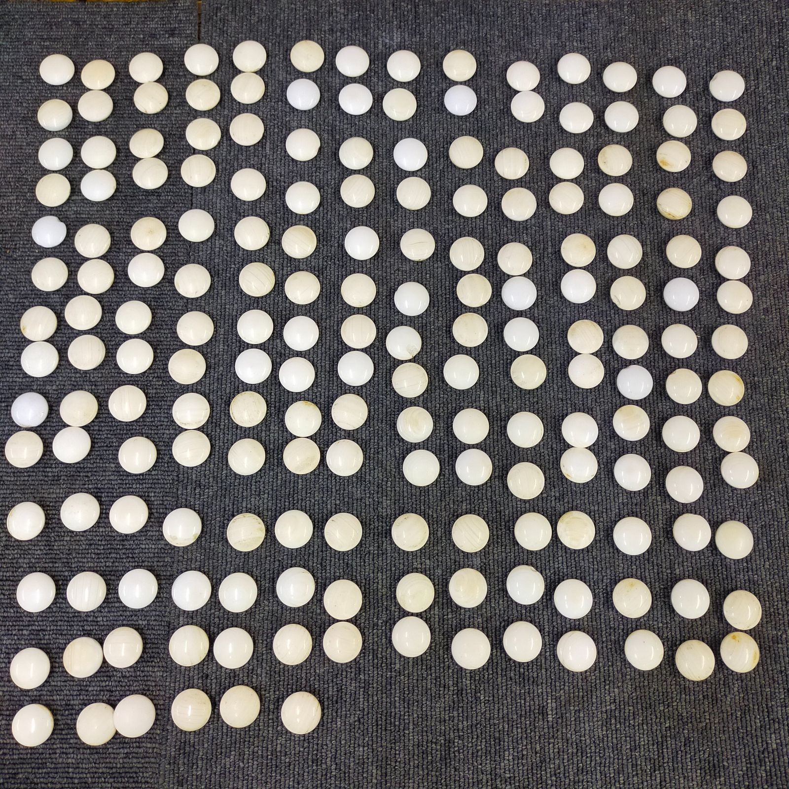 E 12 99 古い碁石 詳細不明 重量など写真 囲碁 材質等分かる方お願いいたします