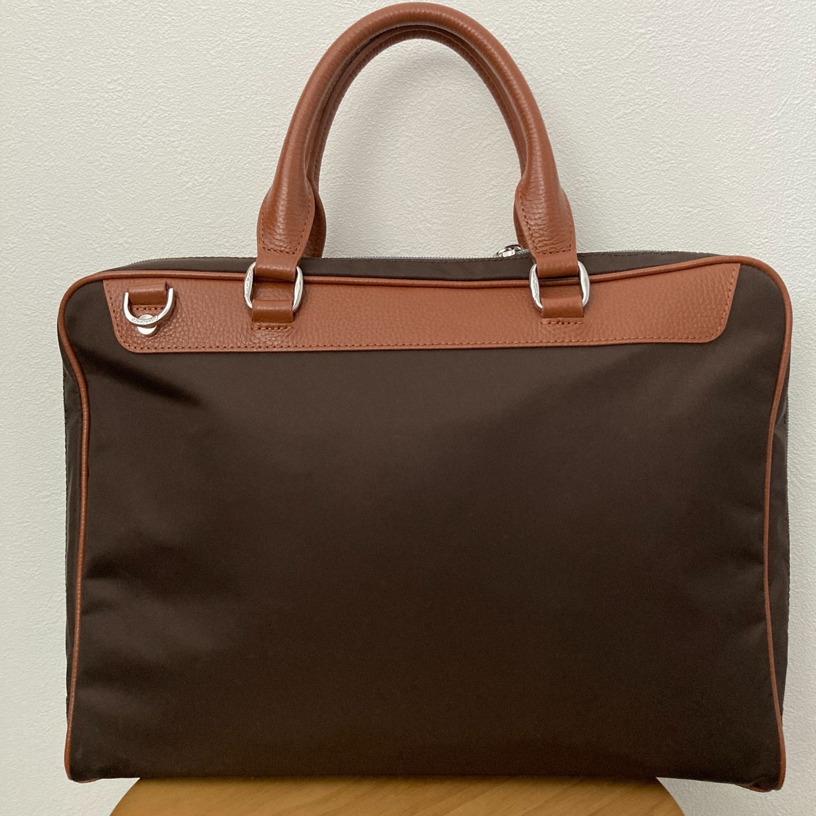 展示品＞ オロビアンコ ビジネスバッグ MAGRO ブラウン／ライトブラウン 92431 ブリーフケース Orobianco イタリア  brown/light brown A4サイズ、13.3インチPC収納可能 新品未使用品 レザー ナイロン magro - メルカリ