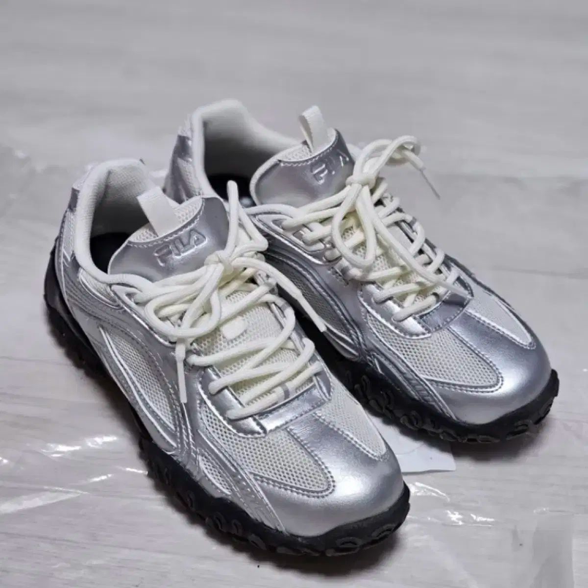 1 会議用 FILA フィラ エシャッペ シルバームーン 240