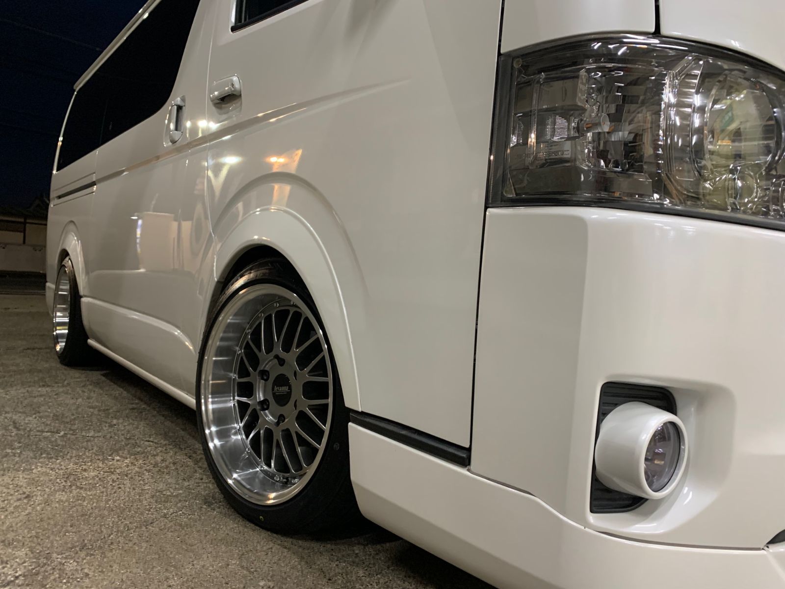 カスタムサイズ 深リム メッシュ levanna V10LTH 18inch 9.0J 6-139.7+ カスタムサイズ 深リム メッシュ levanna V10LTH 18inch 9.0J 6-139.7+