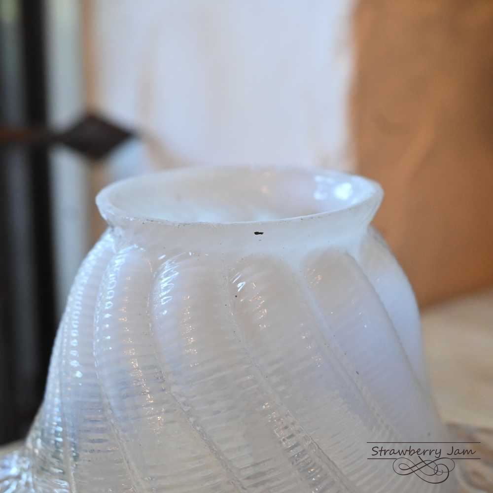 L3710-209-2 フランスアンティーク フレンチ ガラスシェード オパーリンガラス ホワイト フラワー シェード 照明 フランス NEXPOTALLINN_EU