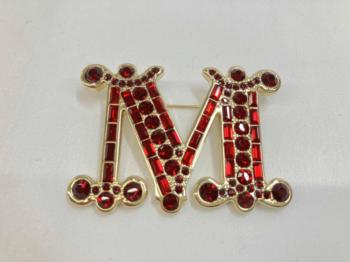 Max Mara マックスマーラー ブローチ イニシャルM ラインストーン レッド×ゴールド 総重量27.3g