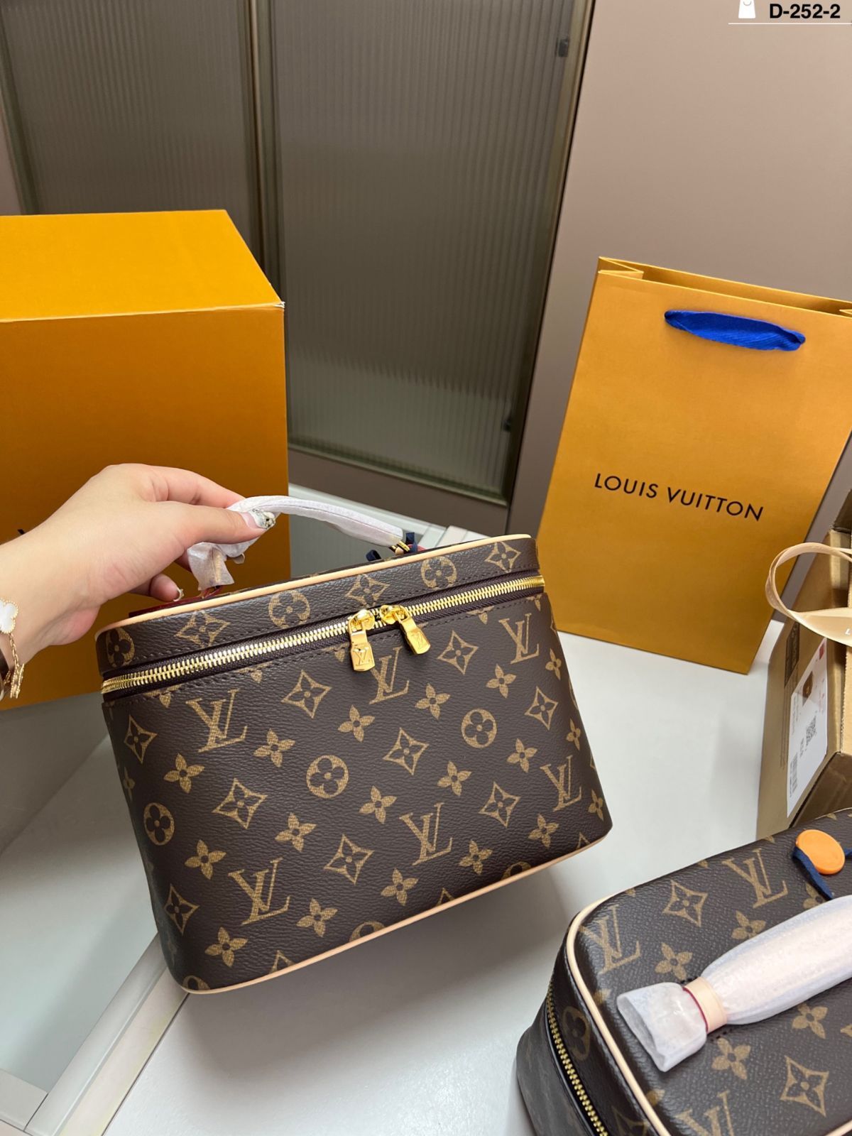 💰p 1520（チップバージョン） LV/ルイヴィトンのポーチnice bb