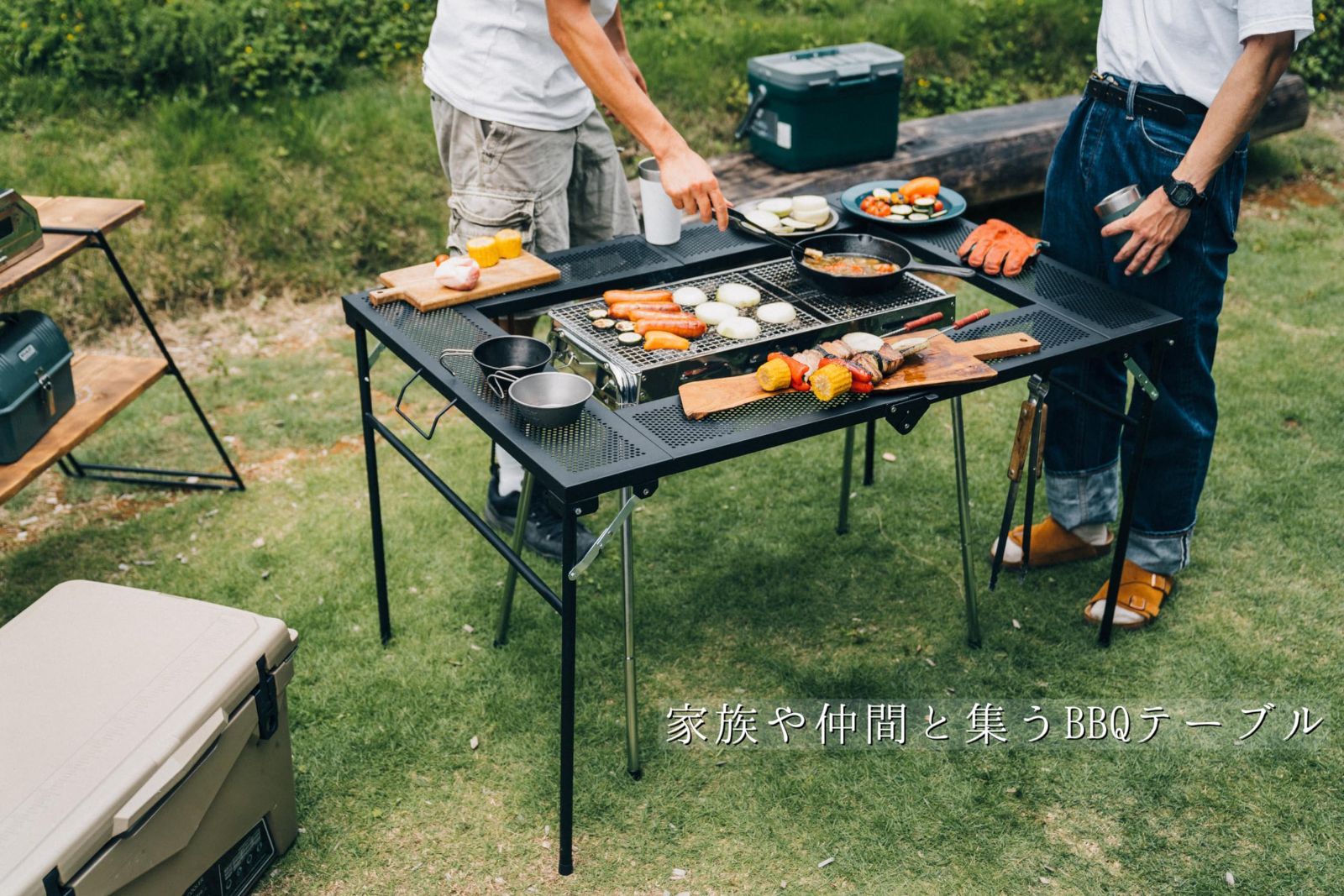 尾上製作所(ONOE) BBQテーブル T-4683 大型BBQコンロにも対応 コンロ回りに食器などを置くことが出来る  折りたためてコンパクトに収納可能 脚は本体に収納可能 2種類のストッパー付き 立って/座って調理可能 高さ2段階調整可能 キャンプテーブル - メルカリ