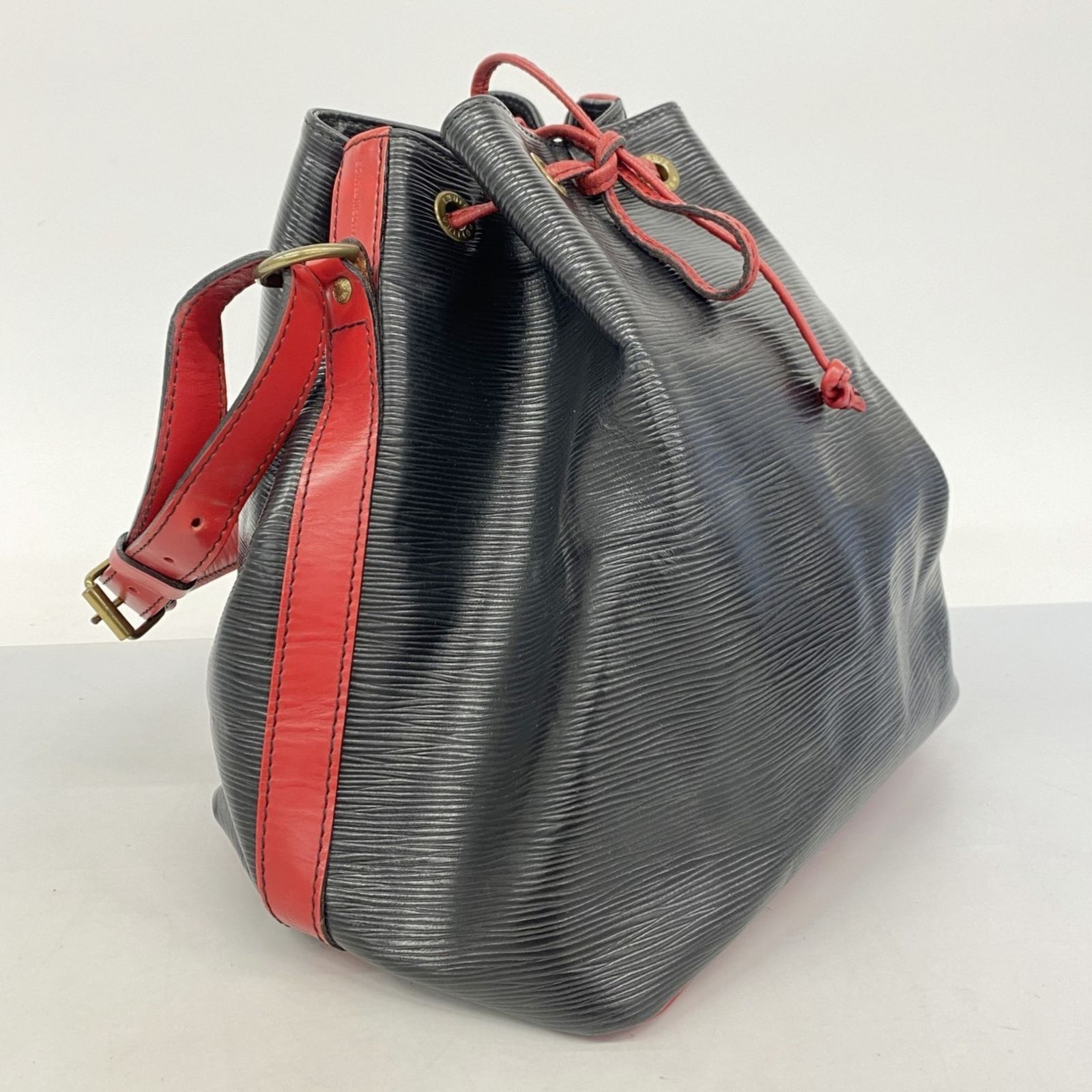 【正規品】ルイヴィトン　エピ　プチノエ　ショルダーバッグ　ハンドバッグ　ノワール Louis Vuitton ヴィトン プチノエ ノワール エピ ワンショルダー