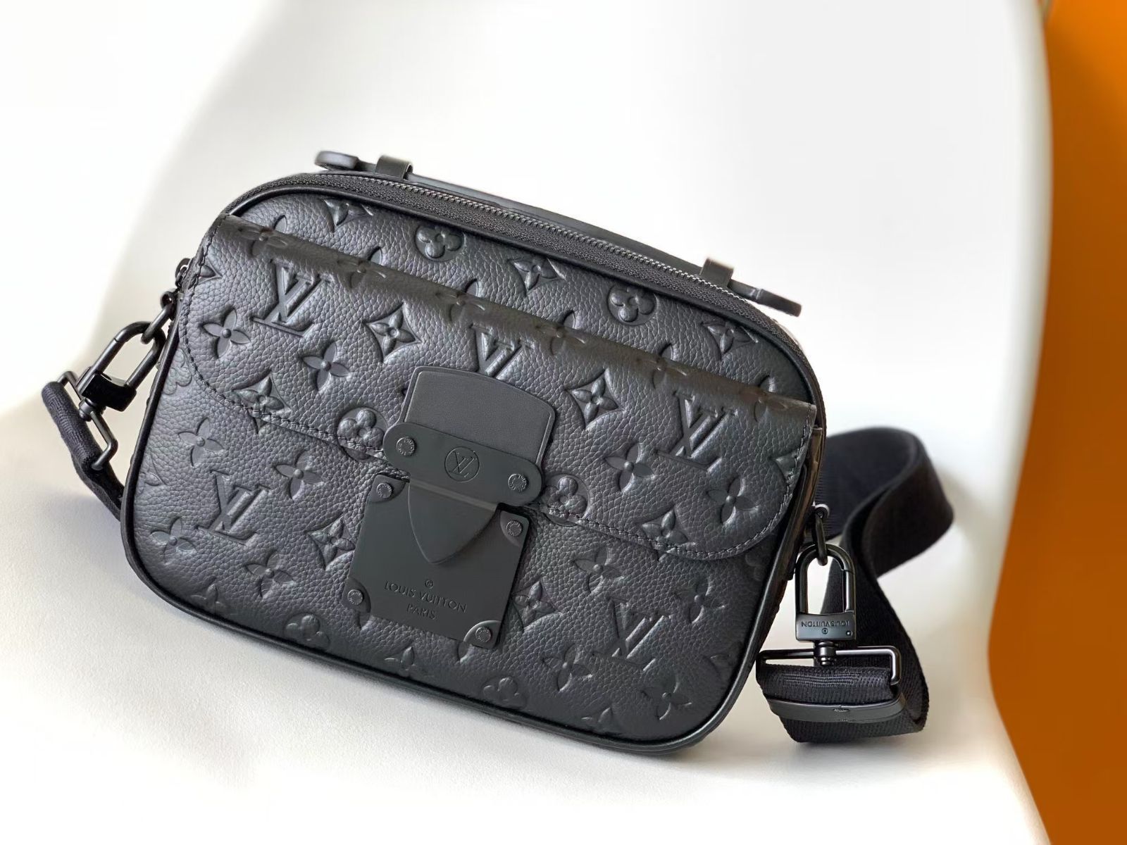 高品質黑LOUIS VUITTON メンズルイヴィトン ショルダーバッグハンドバッグ