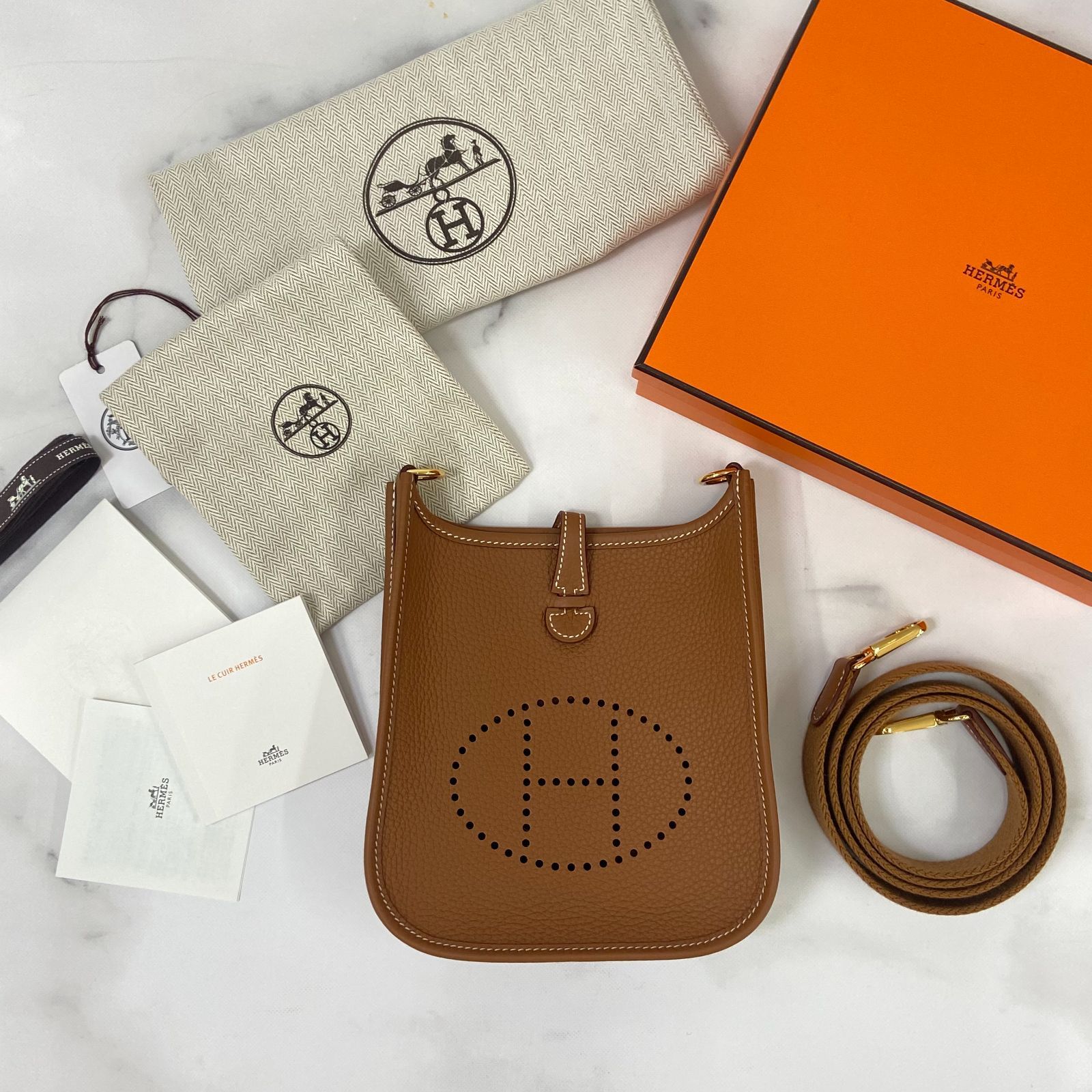 【新品未使用】【最新K刻印】HERMES ミニエヴリン アマゾーヌ TPM 16 エルメス ミニエヴリン アマゾーヌ TPM ゴールド トリヨン