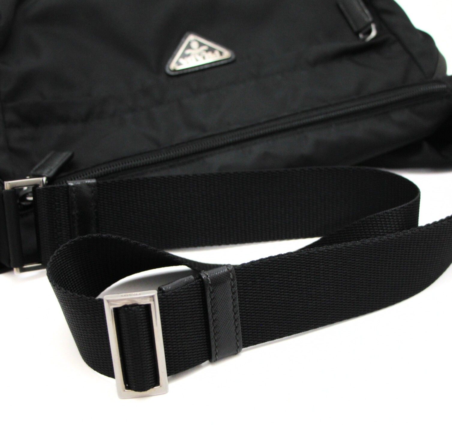 【美品】プラダ ナイロン 三角ロゴ ブラック サフィアーノ近年モデル 美品】プラダ ショルダーバッグ ナイロン サフィアーノ 三角ロゴ 近年