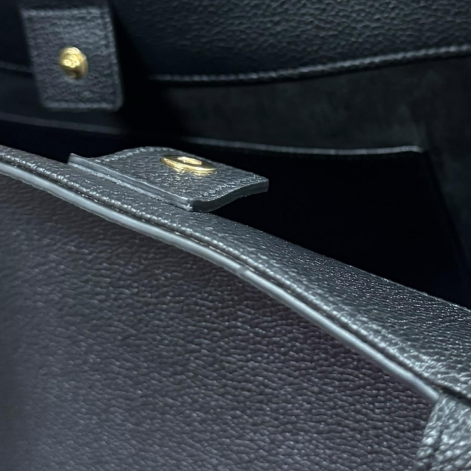 セリーヌ ミディアム　カバ　アナイス　キュイル　 トリアンフ トートバッグ 116853ENY　38NO  レディース CELINE  中古 R&Kリサイクルキング セリーヌ ミディアム カバ アナイス キュイル トリアンフ トートバッグ