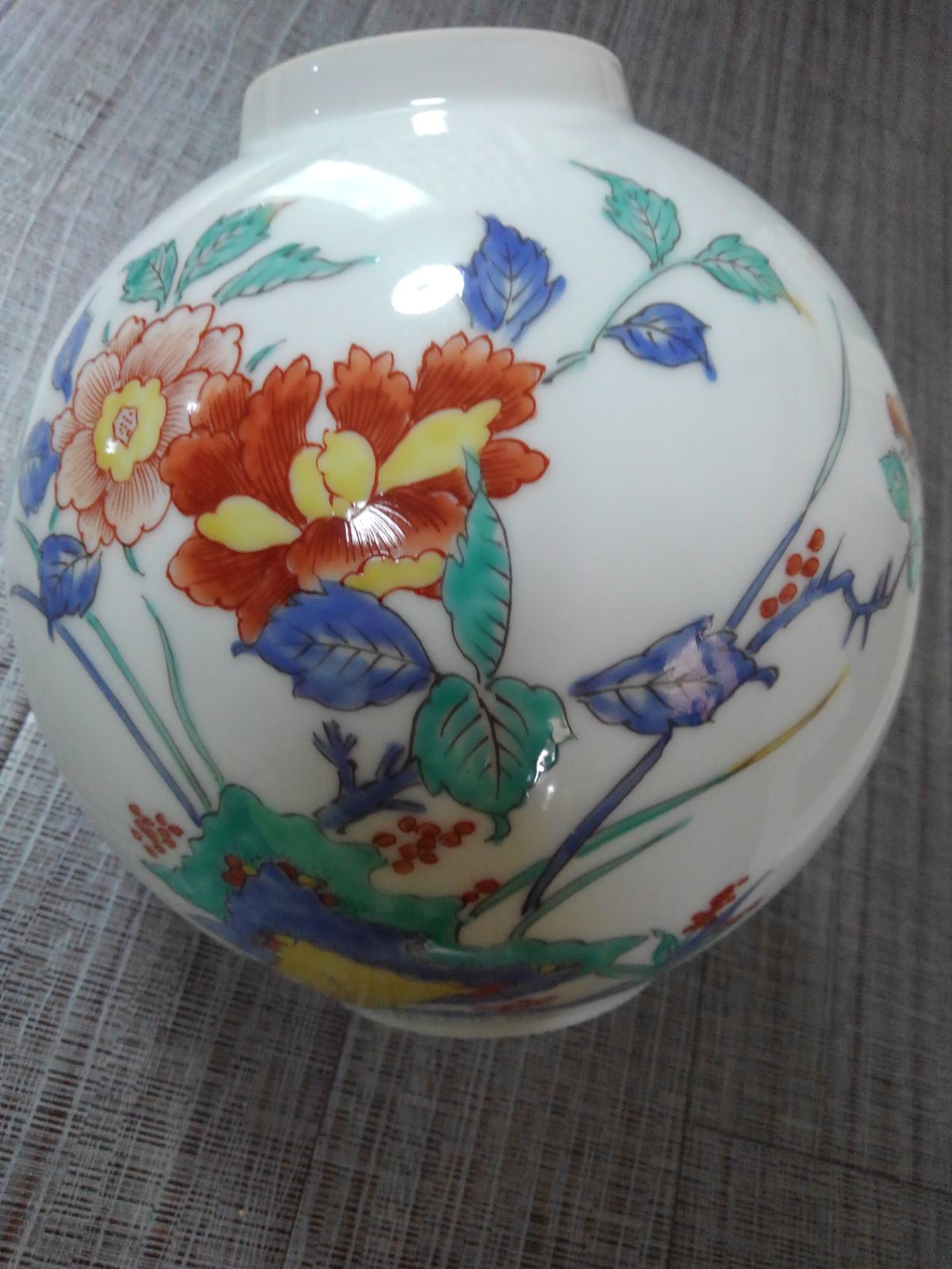 有田焼 武右衛門作品 注文 柿右衛門様式 ボタン柄の花びん ボタン柄