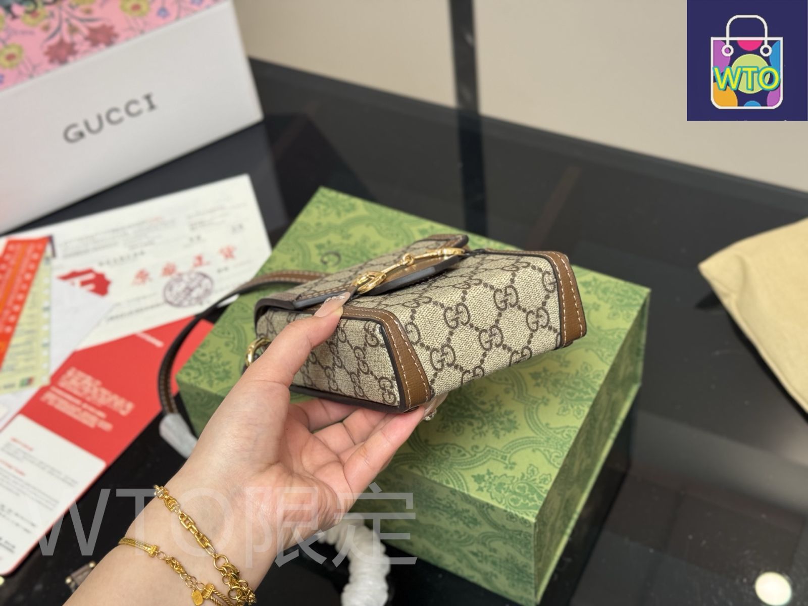 極美品　オールドグッチ　GUCCI レザー　ハンドバッグ　A4可能 ホワイト 今日特価】Gucci 1955 スマホバッグ（オリジナルバージョン