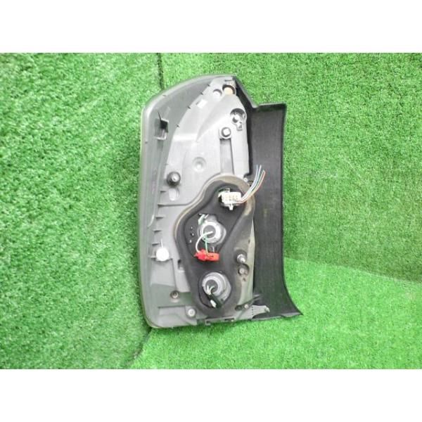 プリウス ZVW30 右テールランプ・テールライト Sツーリング