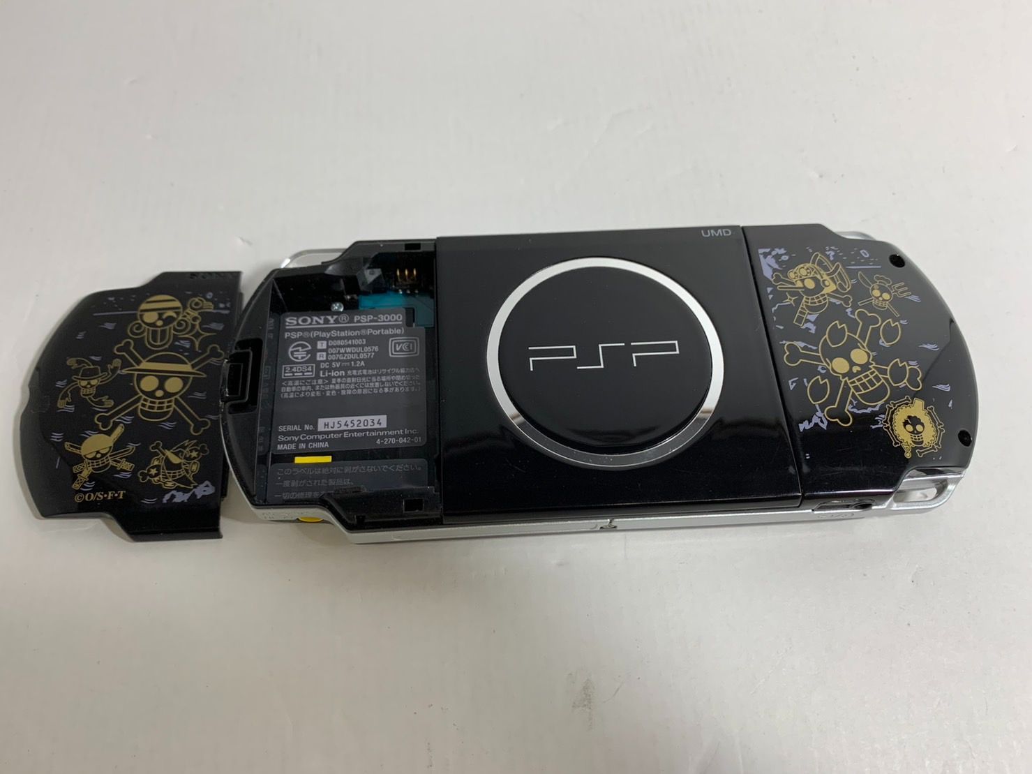 25.PSP-3000 ワンピース 麦わらの一味エディション バッテリー無し 本体のみ ジャンク