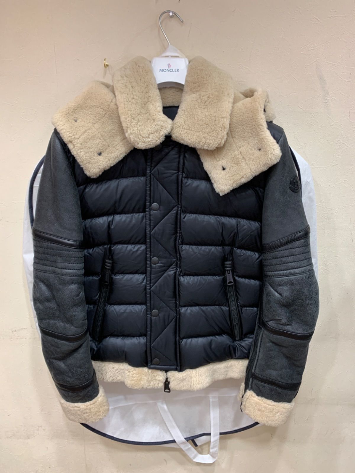 登場! 極美品□MONCLER/モンクレール LAREDO 2 ブラック ムートン 