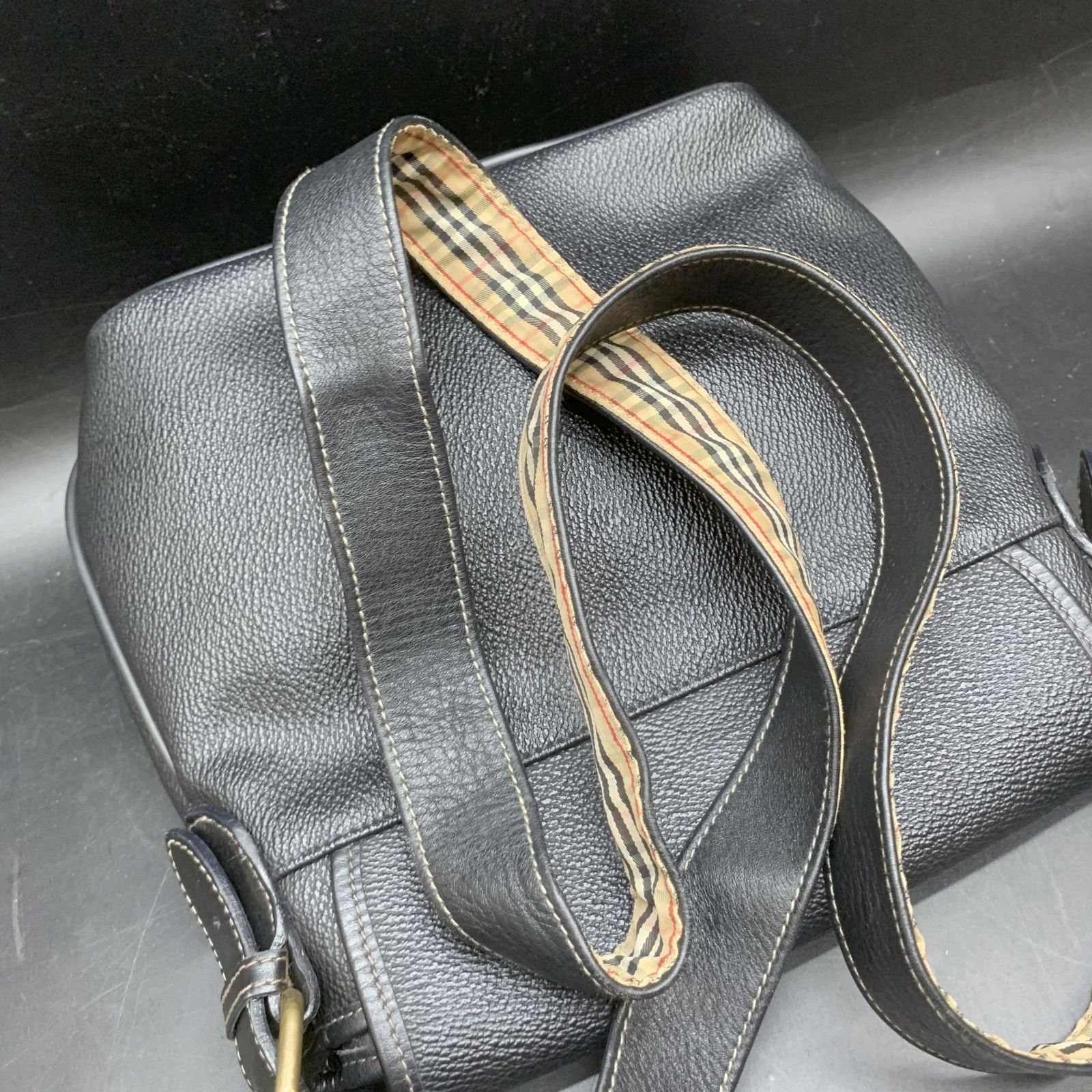 Z293 【Burberry】バーバリーズ レザーショルダーバッグ エンブレム ノバチェック Burberrys　ホースロゴ　イタリア製 中古ヴィンテージ Z293 【Burberry】バーバリーズ レザーショルダーバッグ エンブレム