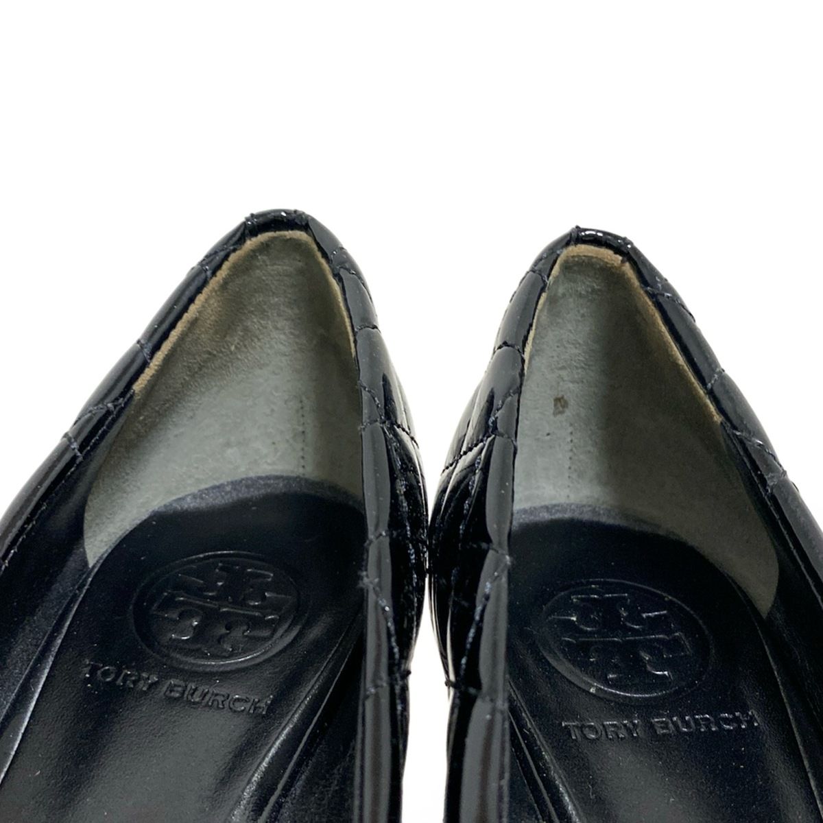 【美品】トリーバーチ パンプス 黒 茶 7M キルティング パテントレザー TORY BURCH(トリーバーチ) パンプス 7 1/2 m レディース - 黒