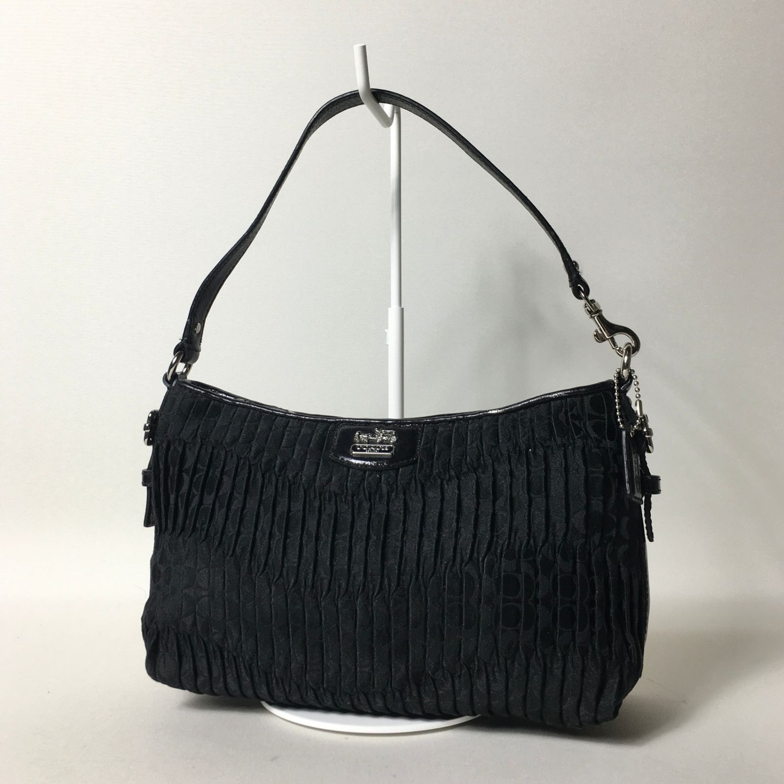 コーチシグネチャーハンドバッグレザー黒 COACH - コーチ シグネチャー ハンドバッグ レディース 【中古