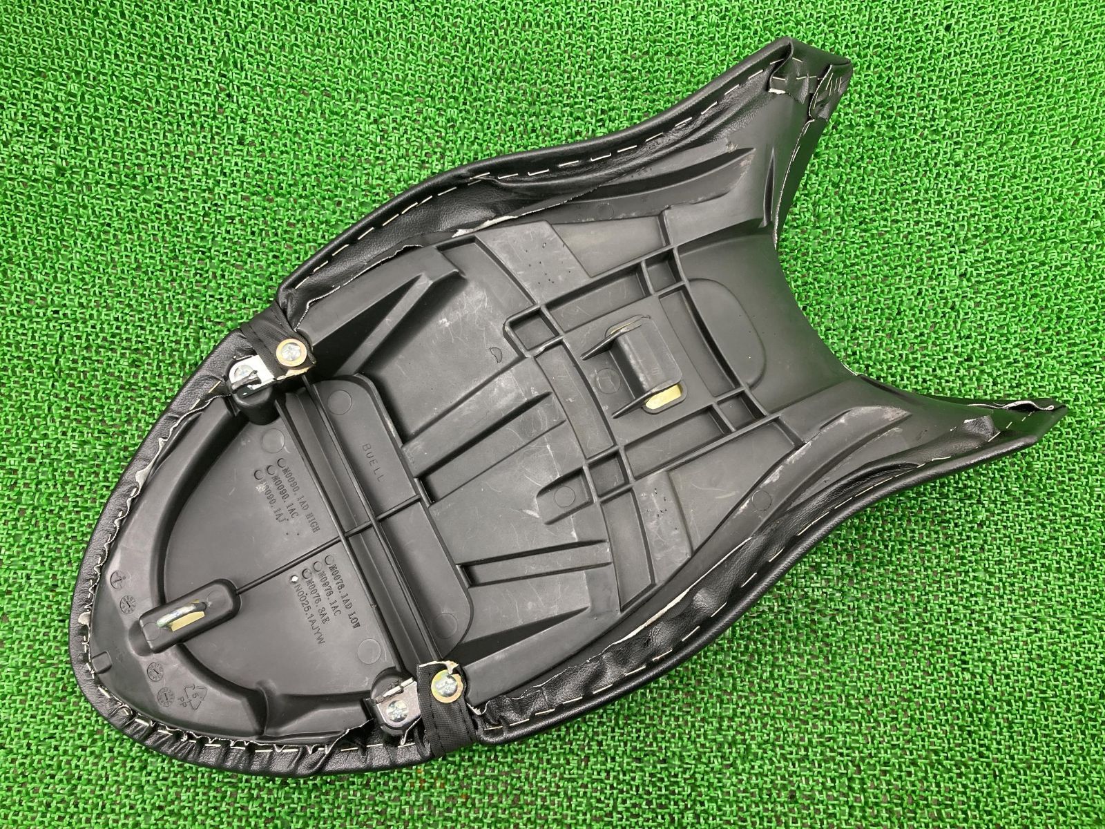 Buell XB9SX 純正シート