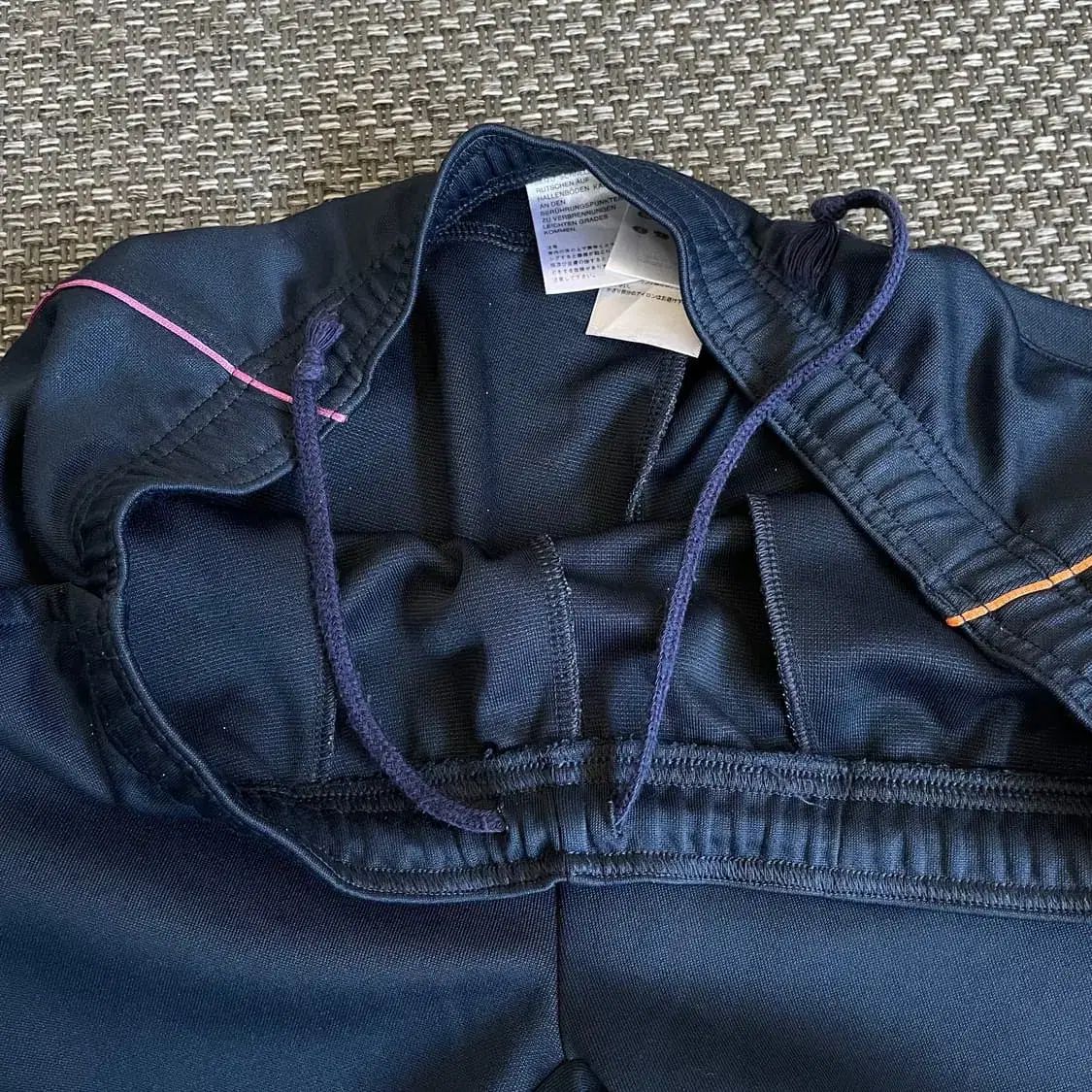 バンディング) adidas(アディダス) ネイビー 蛍光ロゴ