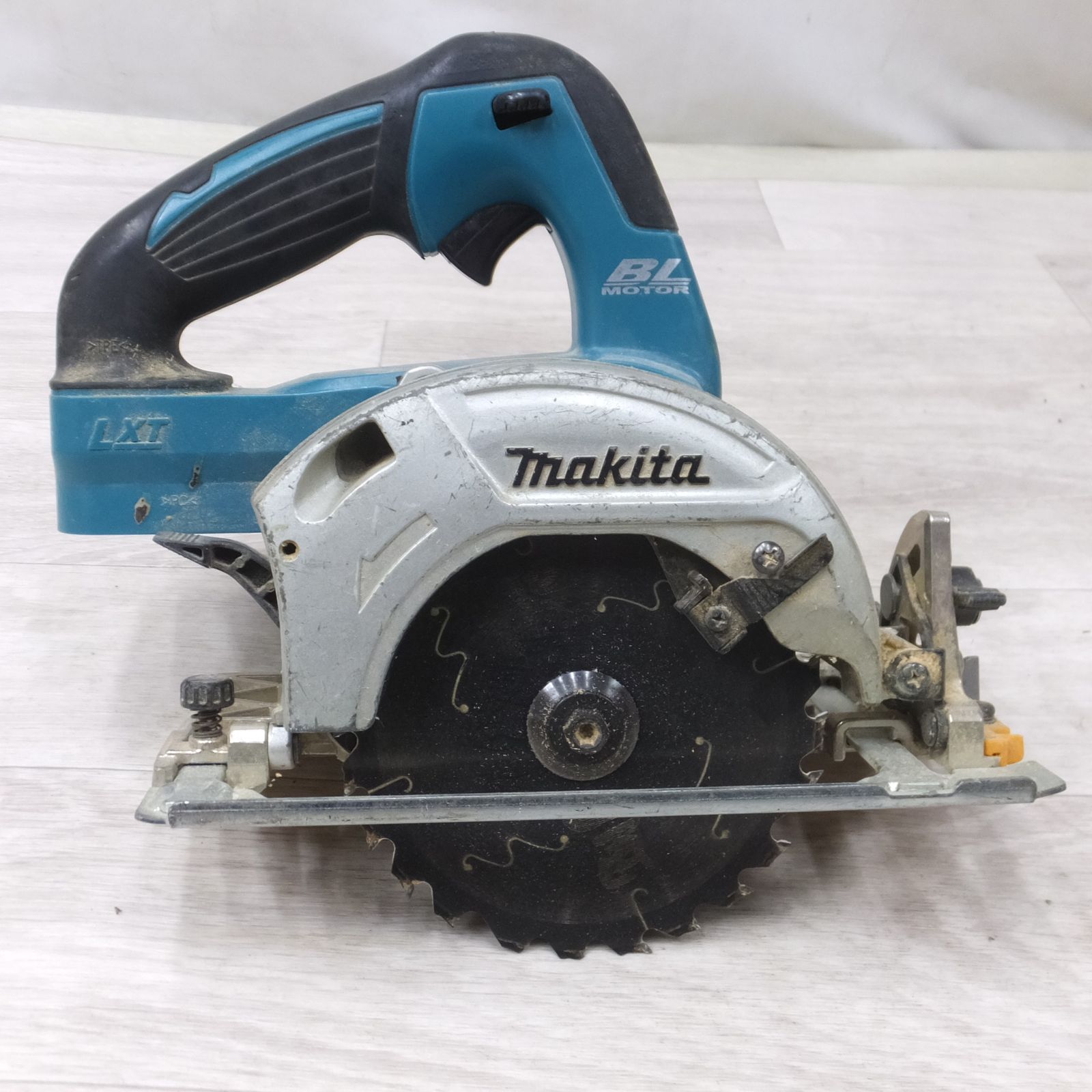 送料無料] ◇マキタ 125mm 充電式 マルノコ 14.4V HS470D 本体のみ 丸 