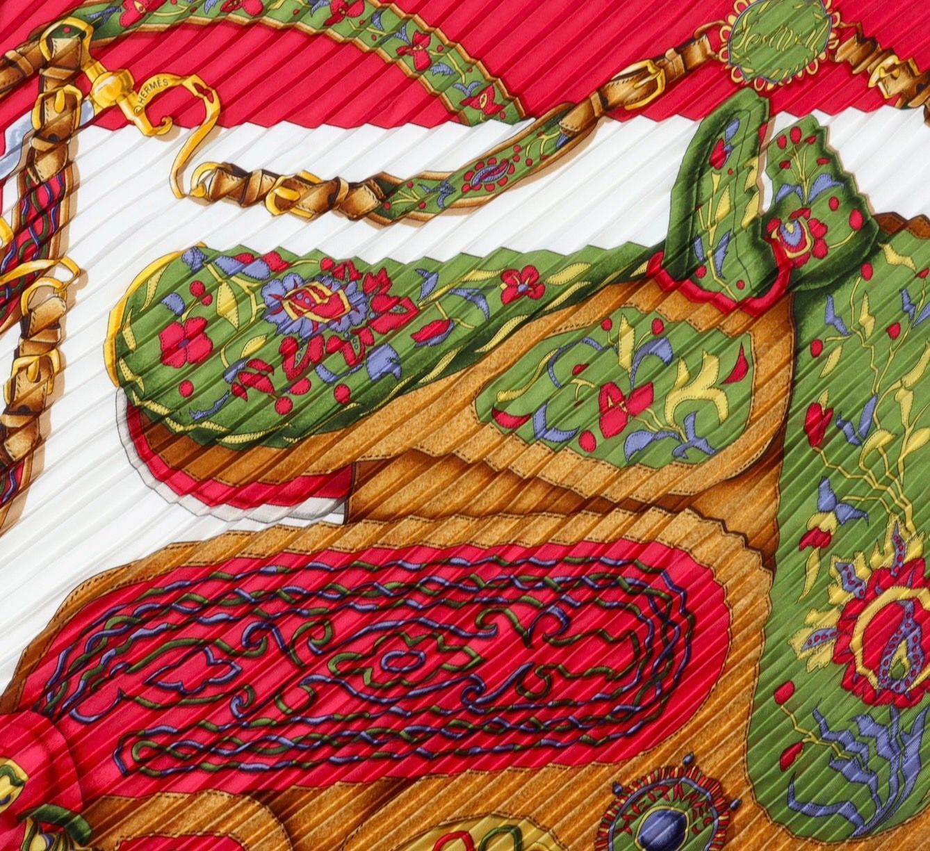 新品 エルメス プリーツスカーフ SILK シルク100% 色:レッド系 HERMES