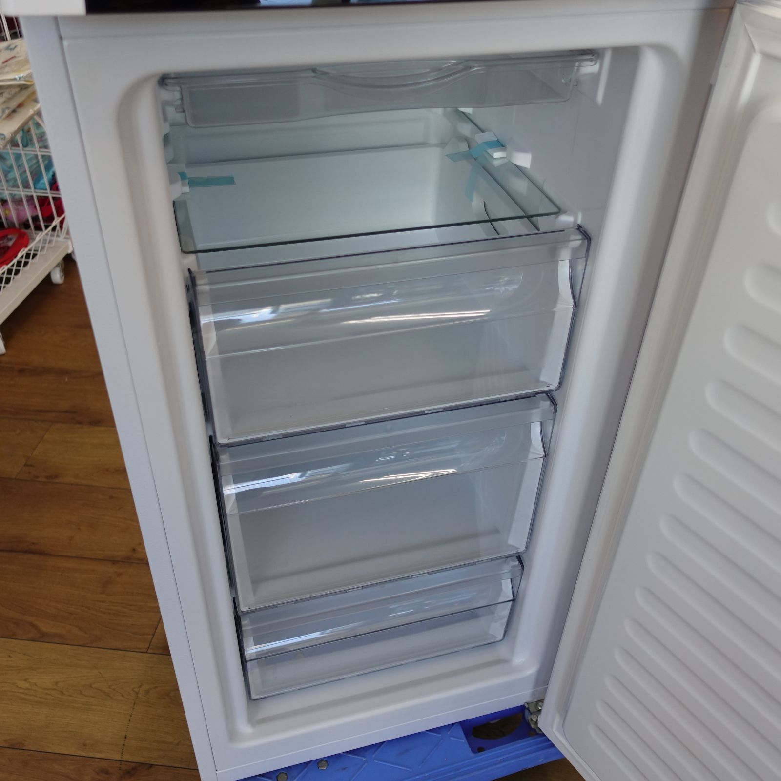 店頭引き取り可能です! ハイアール 冷凍庫 Live Series ホワイト JF