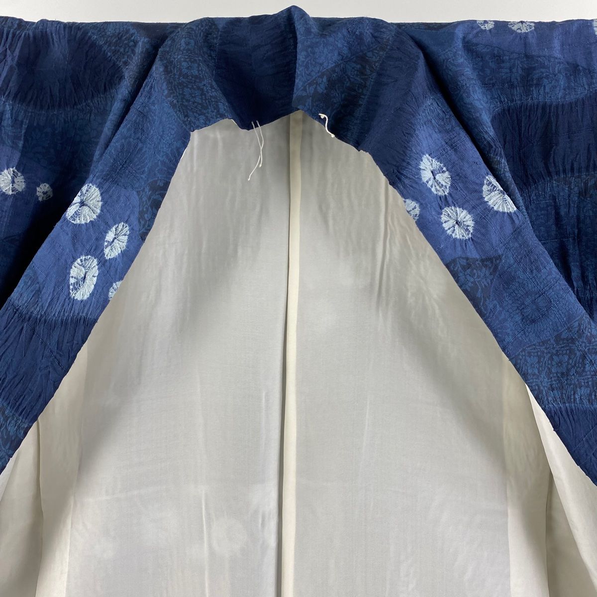 未使用品 小紋 総絞り 水色 樹木 身丈157cm 裄丈64cm 袷 お洒落 小紋 身丈157.5cm 裄丈62cm S 袷 吉澤与市 紬地 草花 幾何学模様