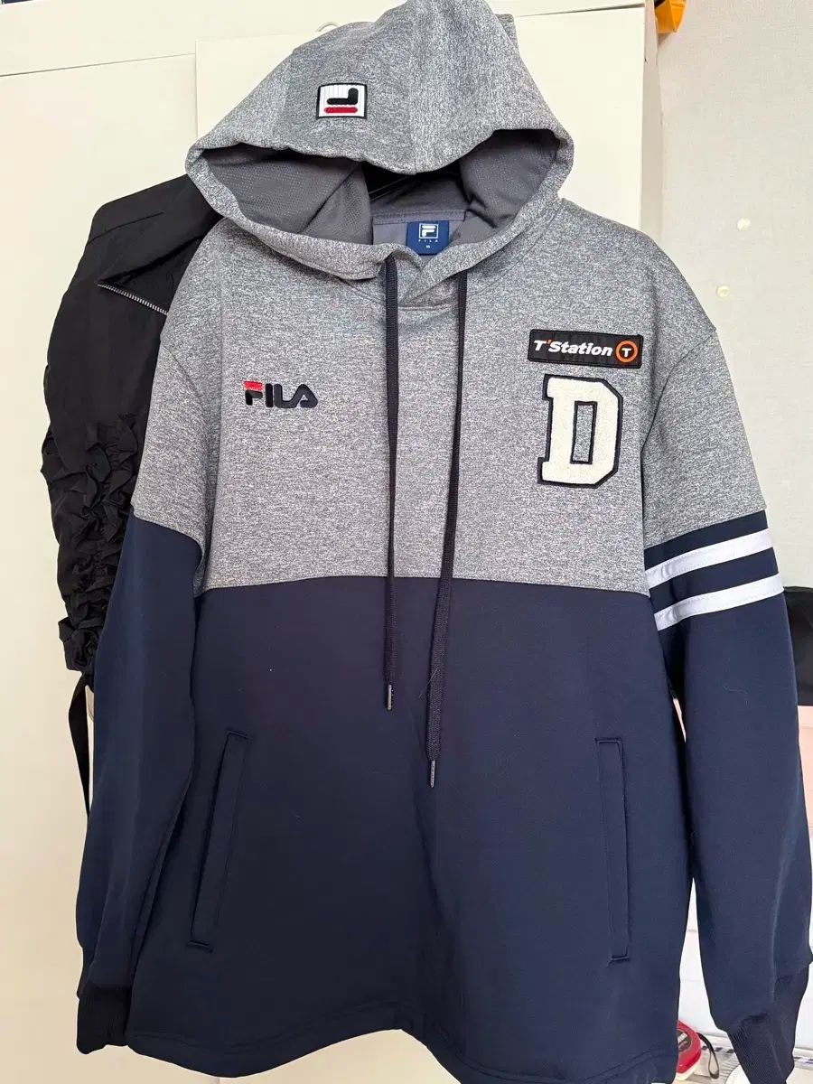 斗山ベアーズ FILA(フィラ) フード付きTシャツ 95
