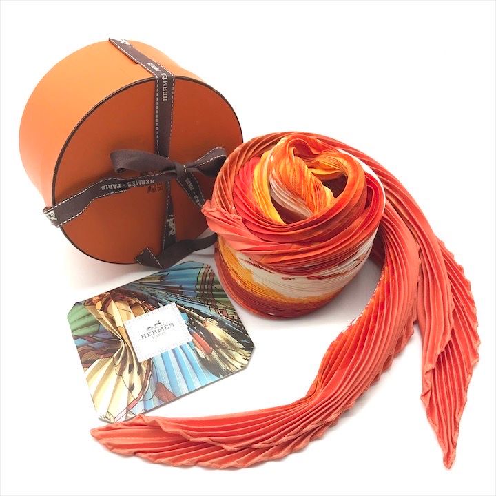 美品 HERMES エルメス 三千年紀の微笑 プリーツ スカーフ シルク
