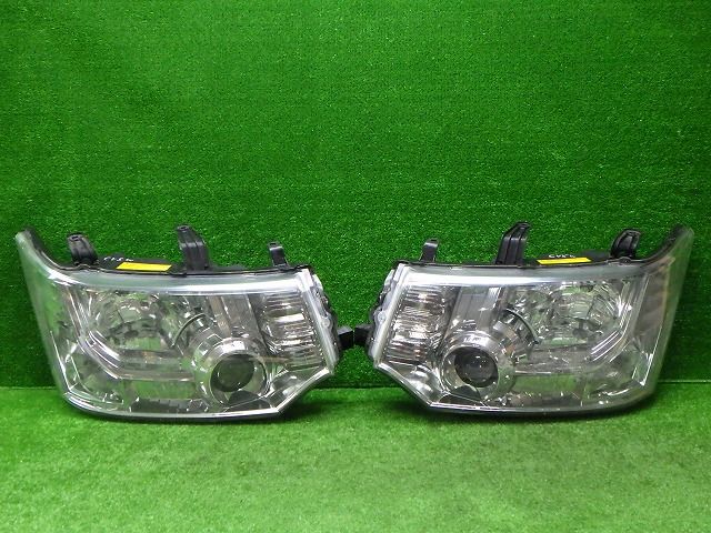 三菱 デリカD5 CV-5W 前期 ヘッドライト 左右 HID バラスト付 デリカD5 ヘッドライト 左右 HID CV 前期 100-87918 バラスト付