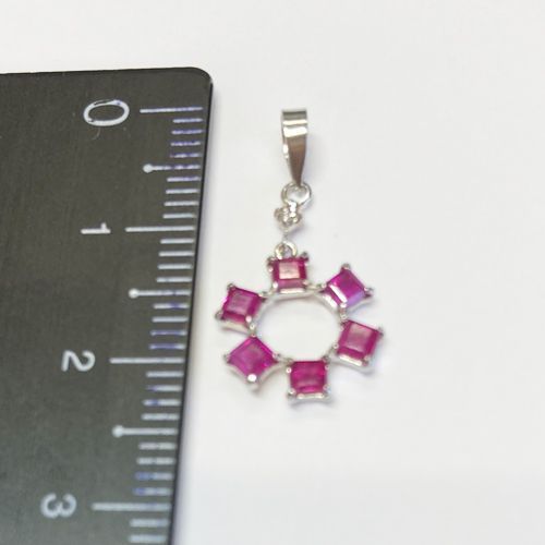 PT900ルビー0.80ct角石6個付ペンダント ダイヤモンド0.03ct - メルカリ