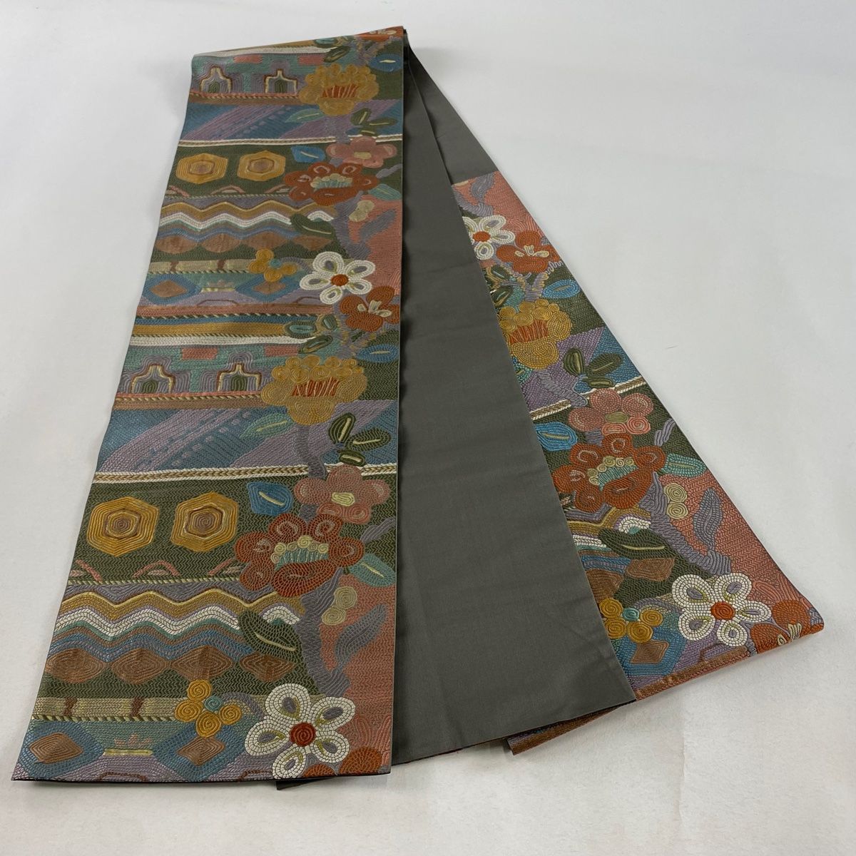 A26 美品　袋帯　綴れ　花草 袋帯 美品 名品 草花 霞 箔 紫 六通 正絹 【中古】 - メルカリ