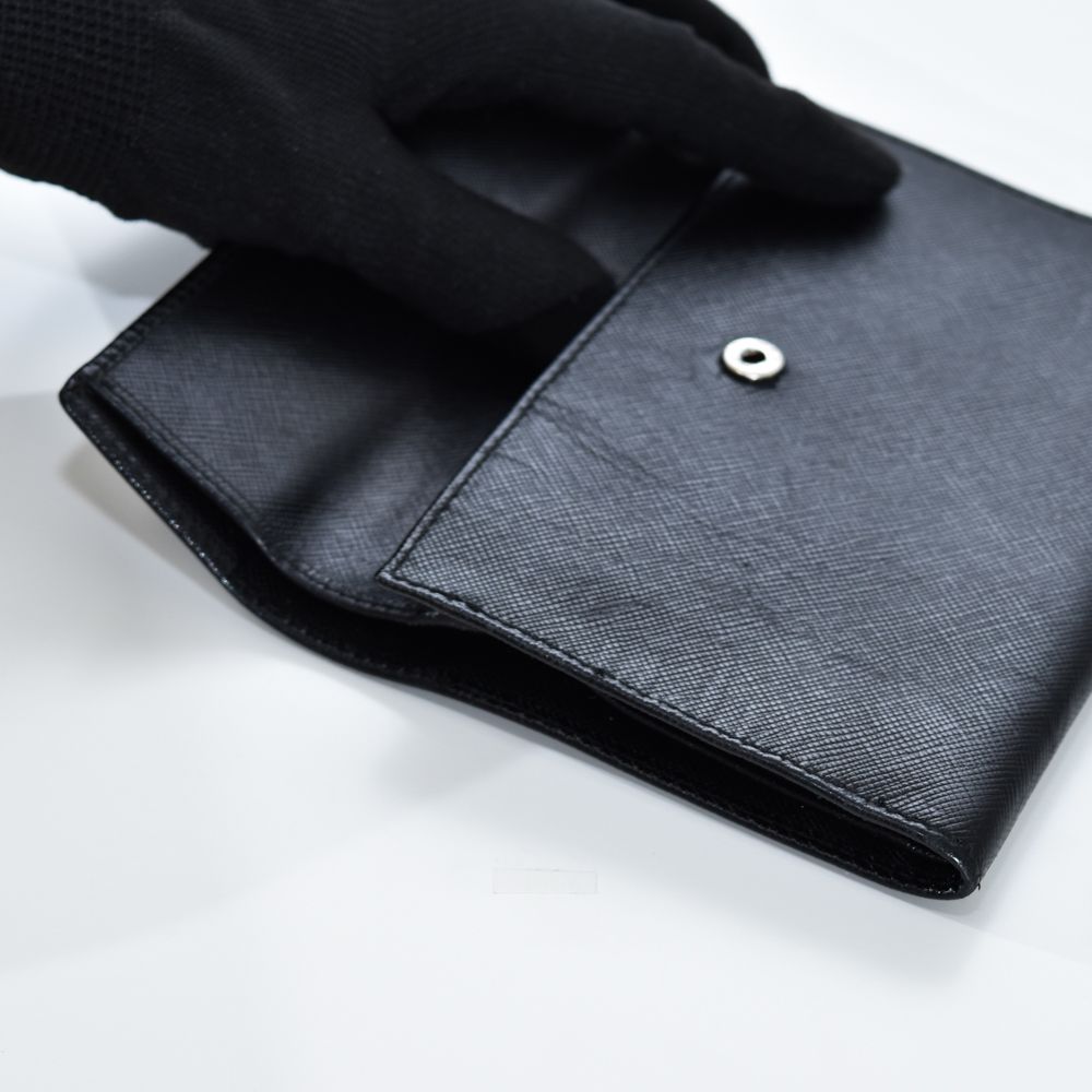 未使用級✨付属完備✨PRADA 三つ折り財布 サフィアーノ 三角ロゴ レザー 黒 中古USED PRADA 財布 3つ折り サフィアーノ ブラック ロゴ 29755