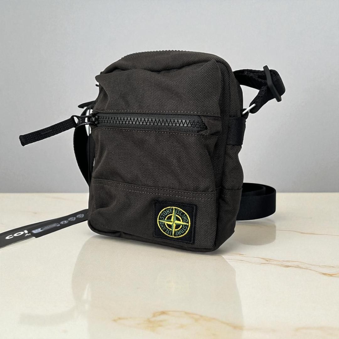 Stone Island バッグ メンズ - stone island ショルダーバッグ ブラック | 8115918M5