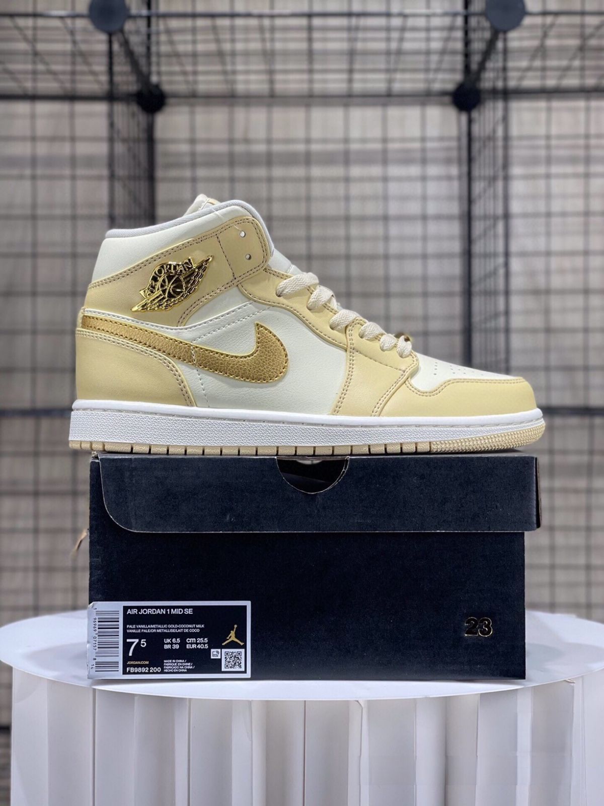 げ ?? ?? Nike Air Jordan 1 Mid 男女兼用
