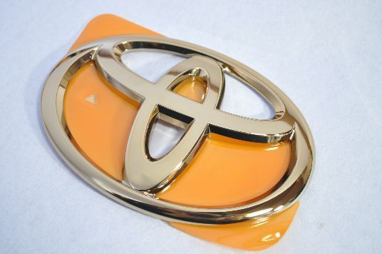 ＮＣＰ９１系ヴィッツ リアトヨタマーク ゴールドエンブレム INVENTER/grow/メッキ/ブラッククローム/ゴールド/車エンブレム/車パーツ/