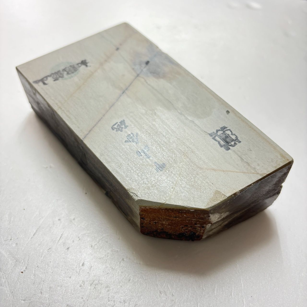 1635g