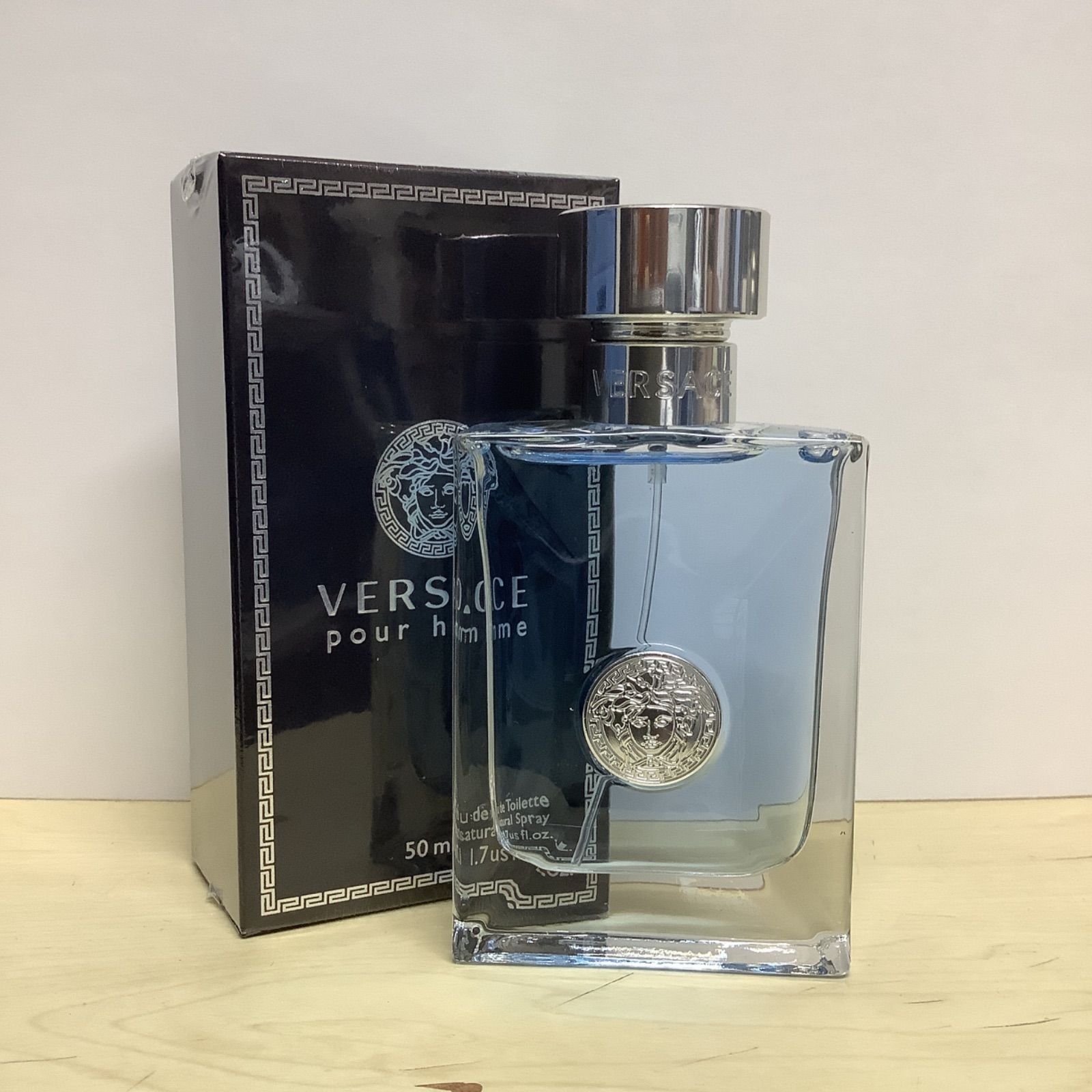 新品未開封　VERSACE　ヴェルサーチプールオム　オードトワレ 50ml