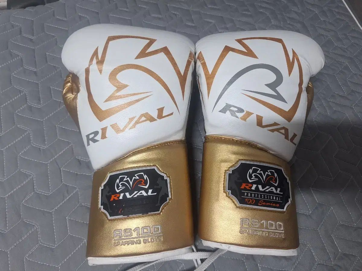 ライバル RS100 ボクシンググローブ 14 オンス rival ボクシンググローブ
