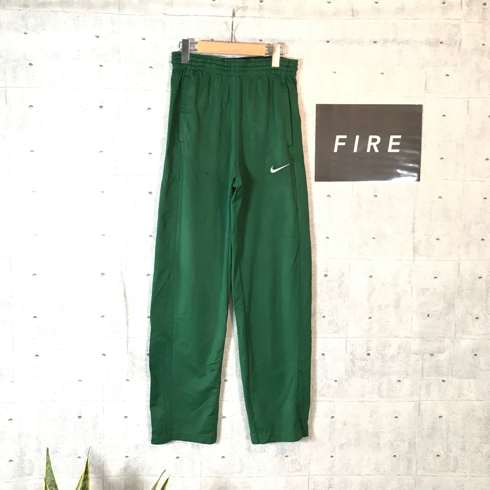 【希少カラー】NIKE トラックパンツ　刺繍ロゴ　ワンポイント　緑　S