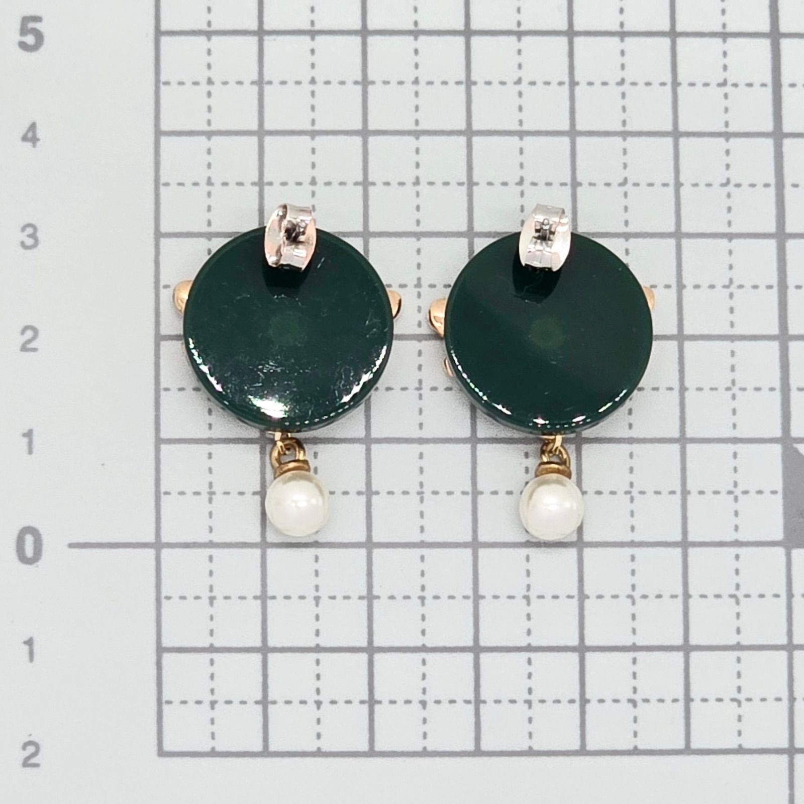 GUCCI グッチ ビー・ピアス 両耳 ラウンドプレート パール カラー  