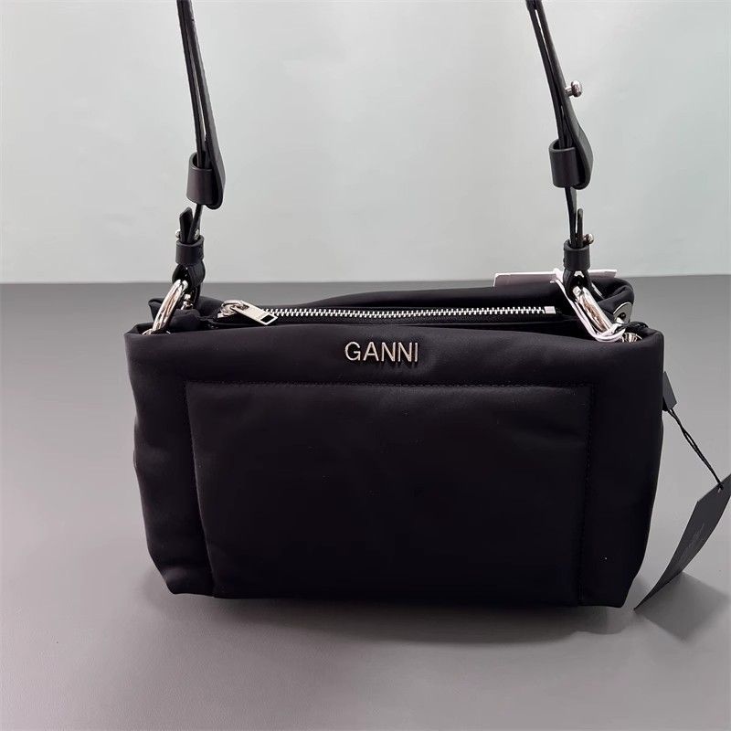 GANNI ガニー Pillow handle Bag ナイロンショルダーバッグ 118 - メルカリ