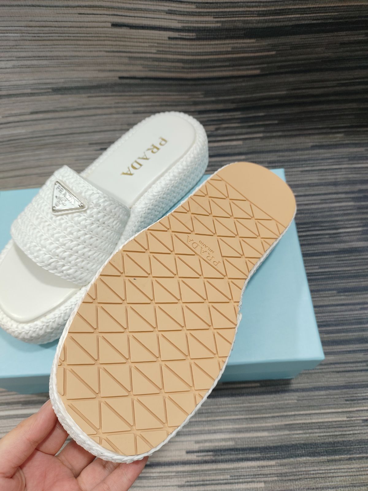 美品PRADA☆プラダスリッパ/サンダル箱付き極?美品?ホワイトஐお得な 