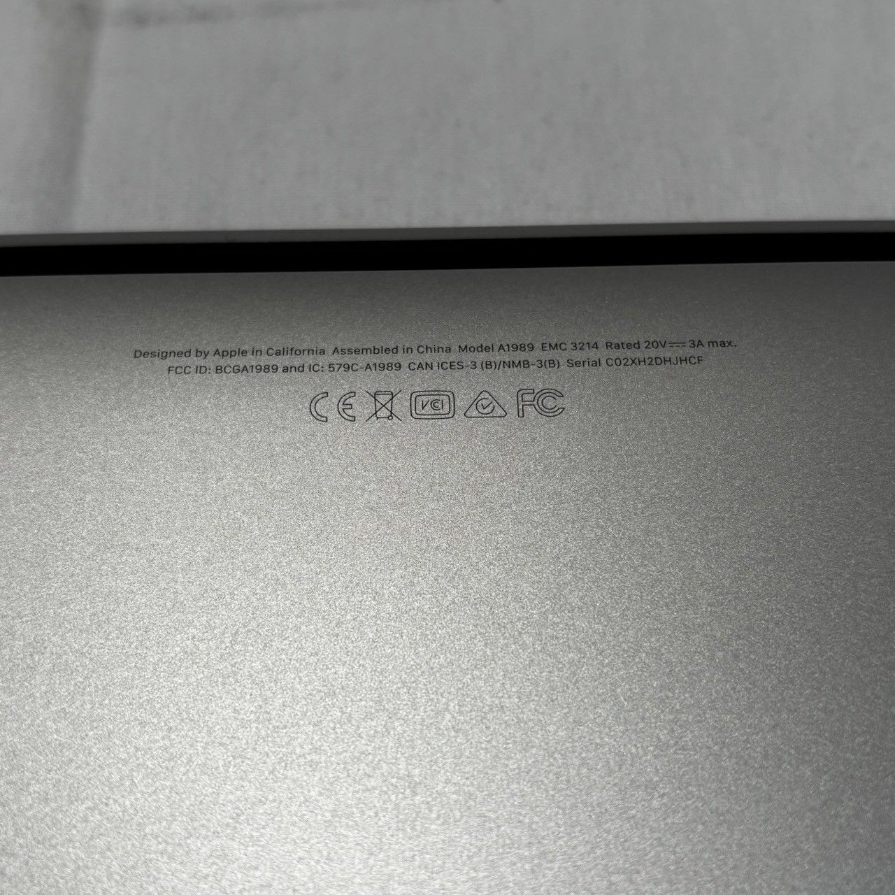 2018 A1989|8GB|動作良好|バッテリー91％|充電器