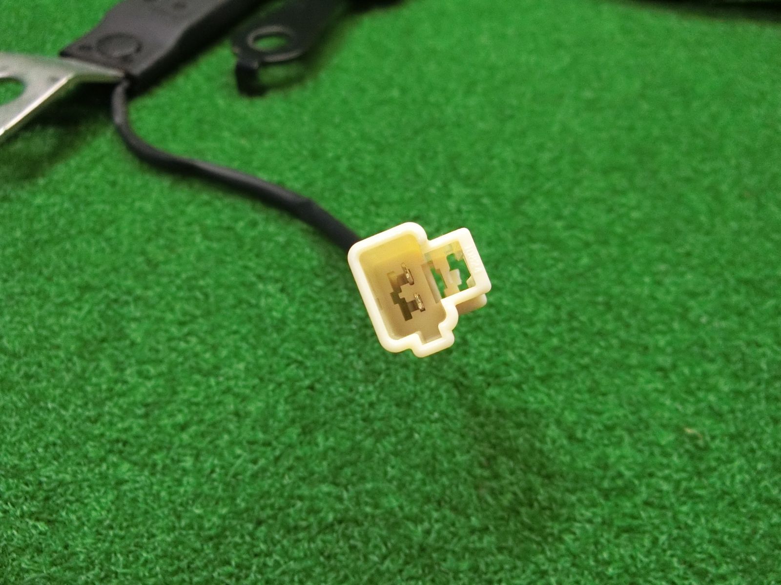 11324 ワゴンR スティングレー MH23S フロント シートベルト 左右セット キャッチ 84920-70K1 84940-70K0 BRIGHTFACE_UK