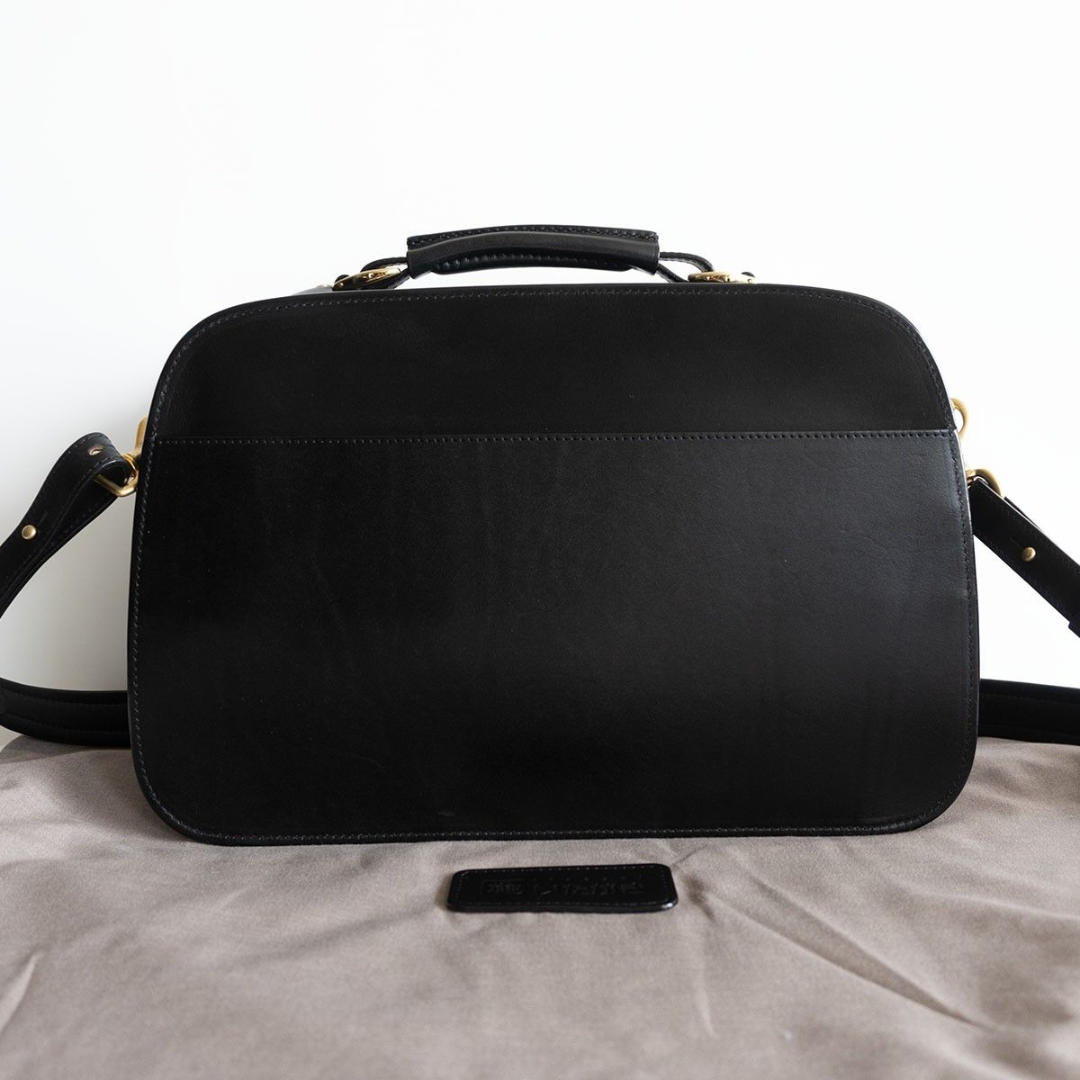 極美品】鞄 いたがき【E56711 ショルダーバッグ A4】ブラック